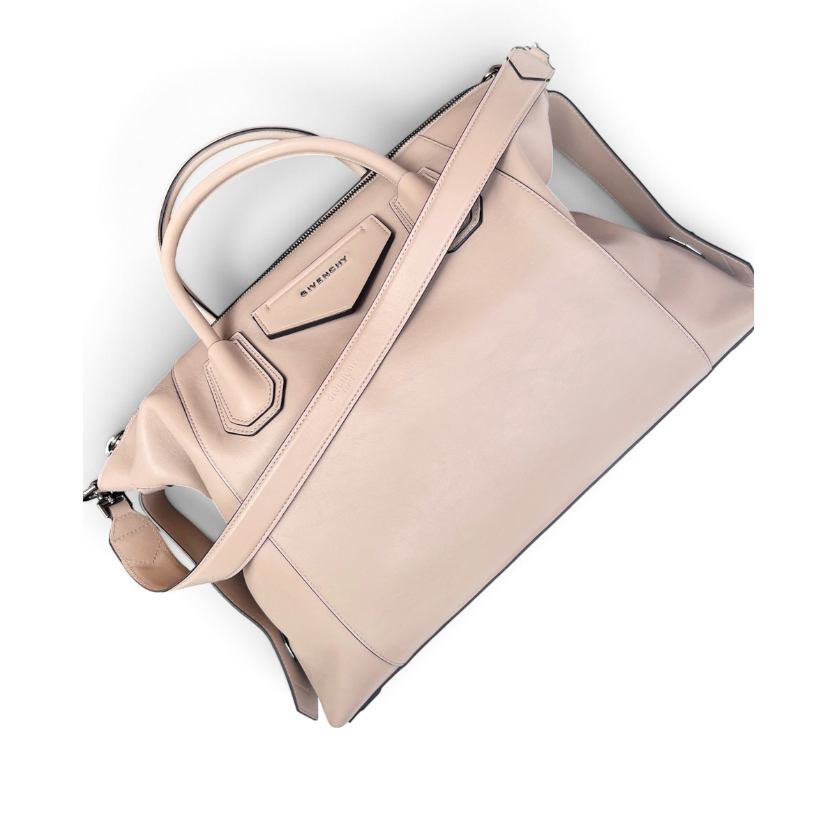 Borsa a mano Givenchy in pelle liscia color nude con logo impresso, doppi manici e tracolla rimovibile, shapemilano