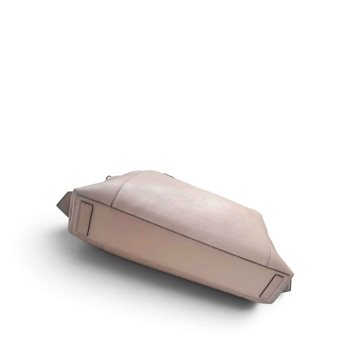 Borsa a mano shapemilano Givenchy in pelle liscia color nude con base strutturata e cuciture di alta qualità
