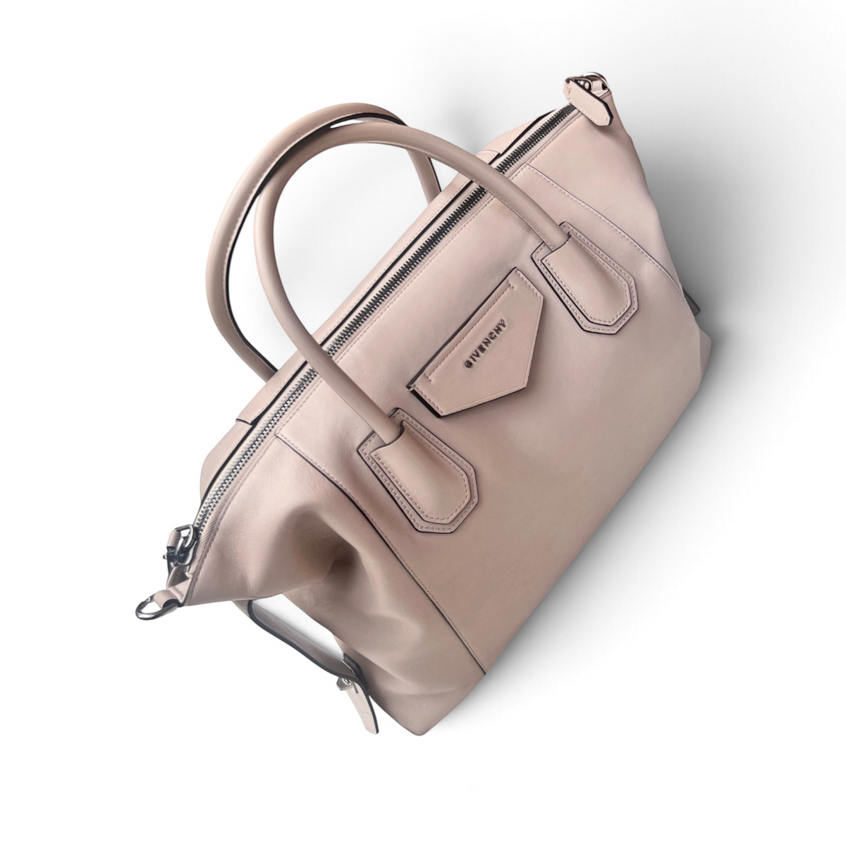 Borsa a mano shapemilano Givenchy in pelle liscia color nude con logo impresso, doppi manici e chiusura con zip