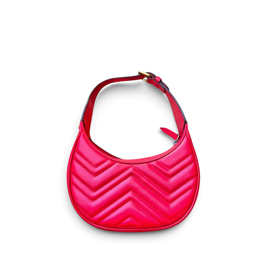 Borsa a spalla shapemilano GUCCI hobo in pelle rossa matelassé chevron con manico regolabile e dettagli dorati