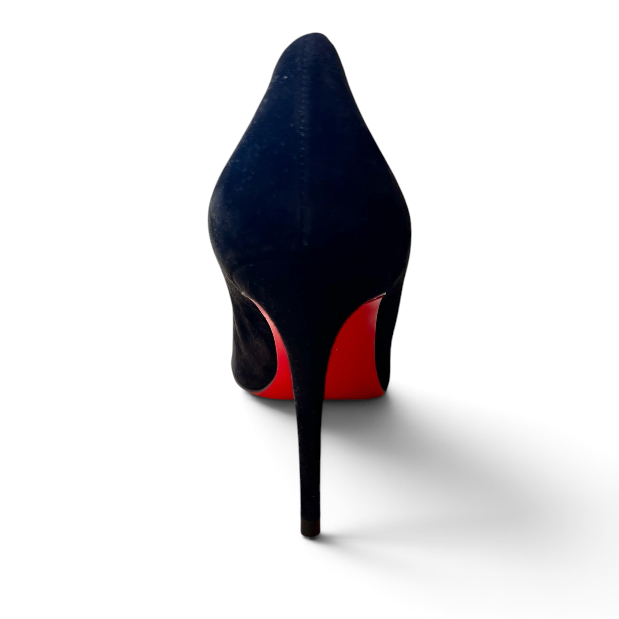 Décolleté Christian Louboutin in camoscio nero con tacco a stiletto e iconica suola rossa vista posteriore