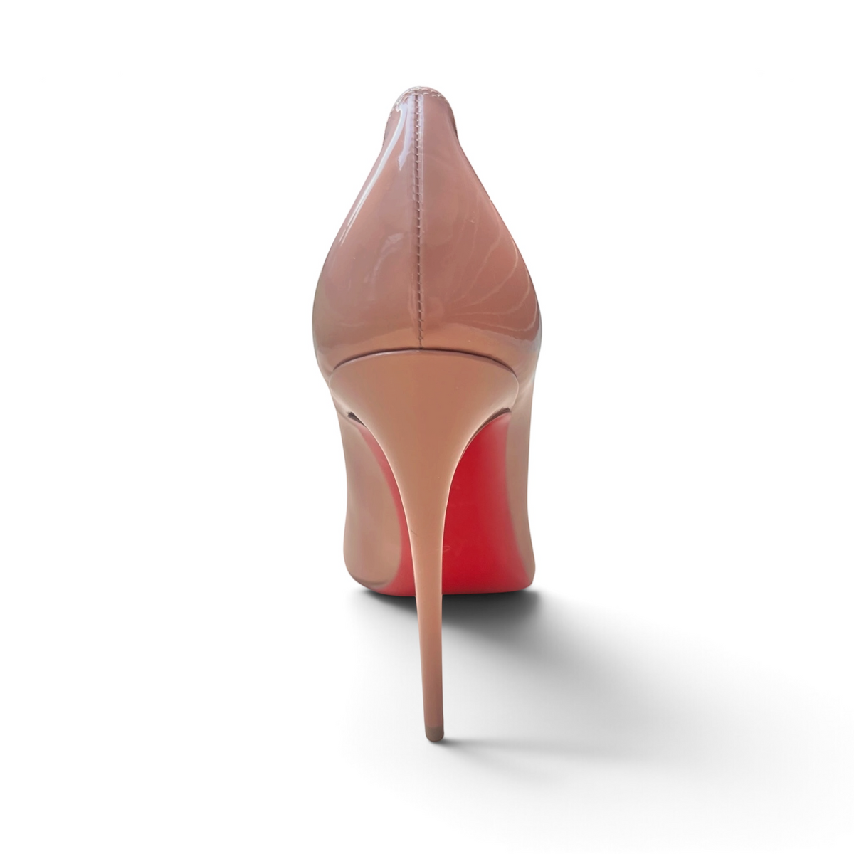Décolleté Christian Louboutin shapemilano in vernice nude con tacco a stiletto e iconica suola rossa vista posteriore