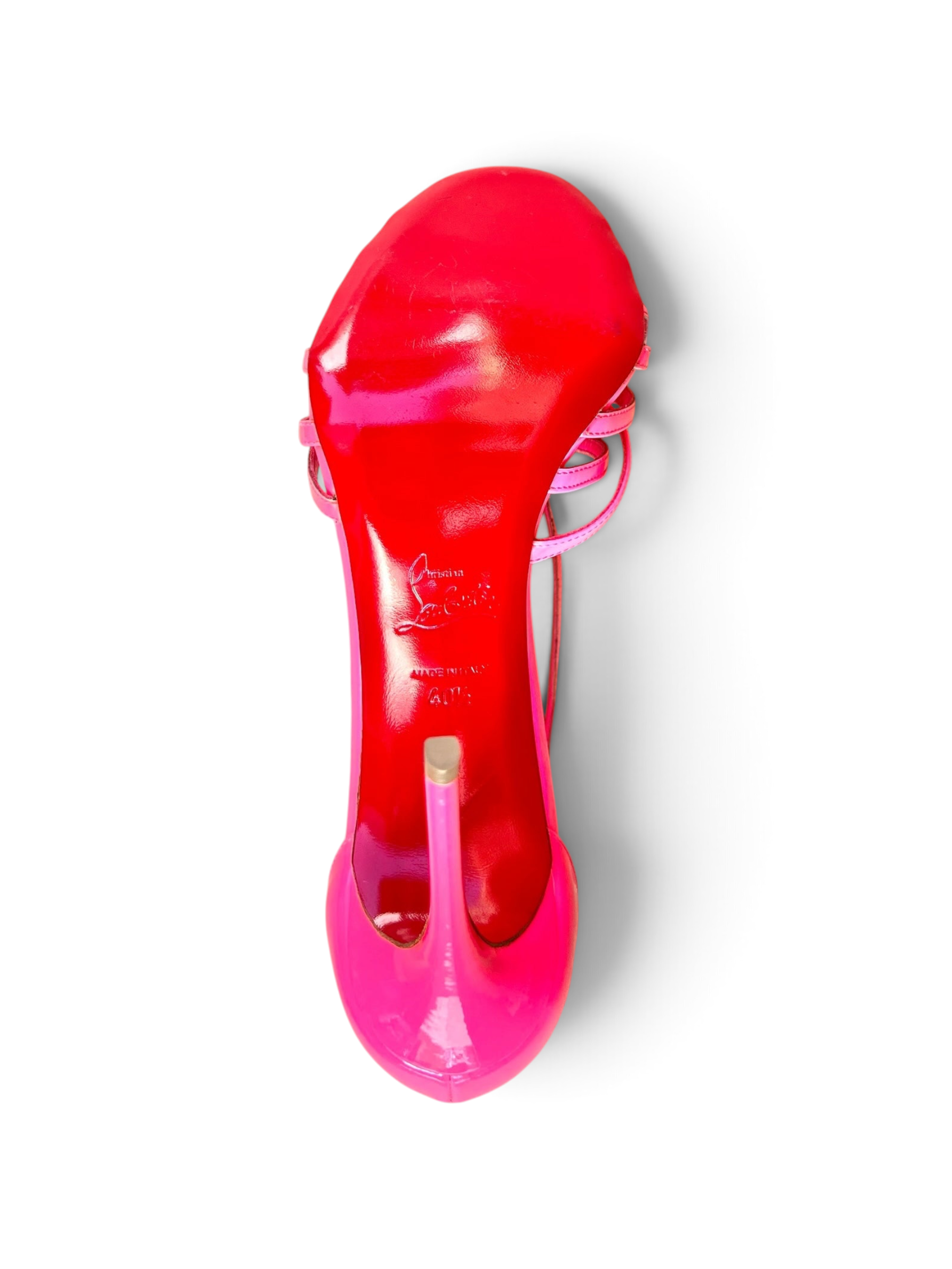 Sandalo con tacco Christian Louboutin di shapemilano in vernice rosa neon con iconica suola rossa e listini intrecciati