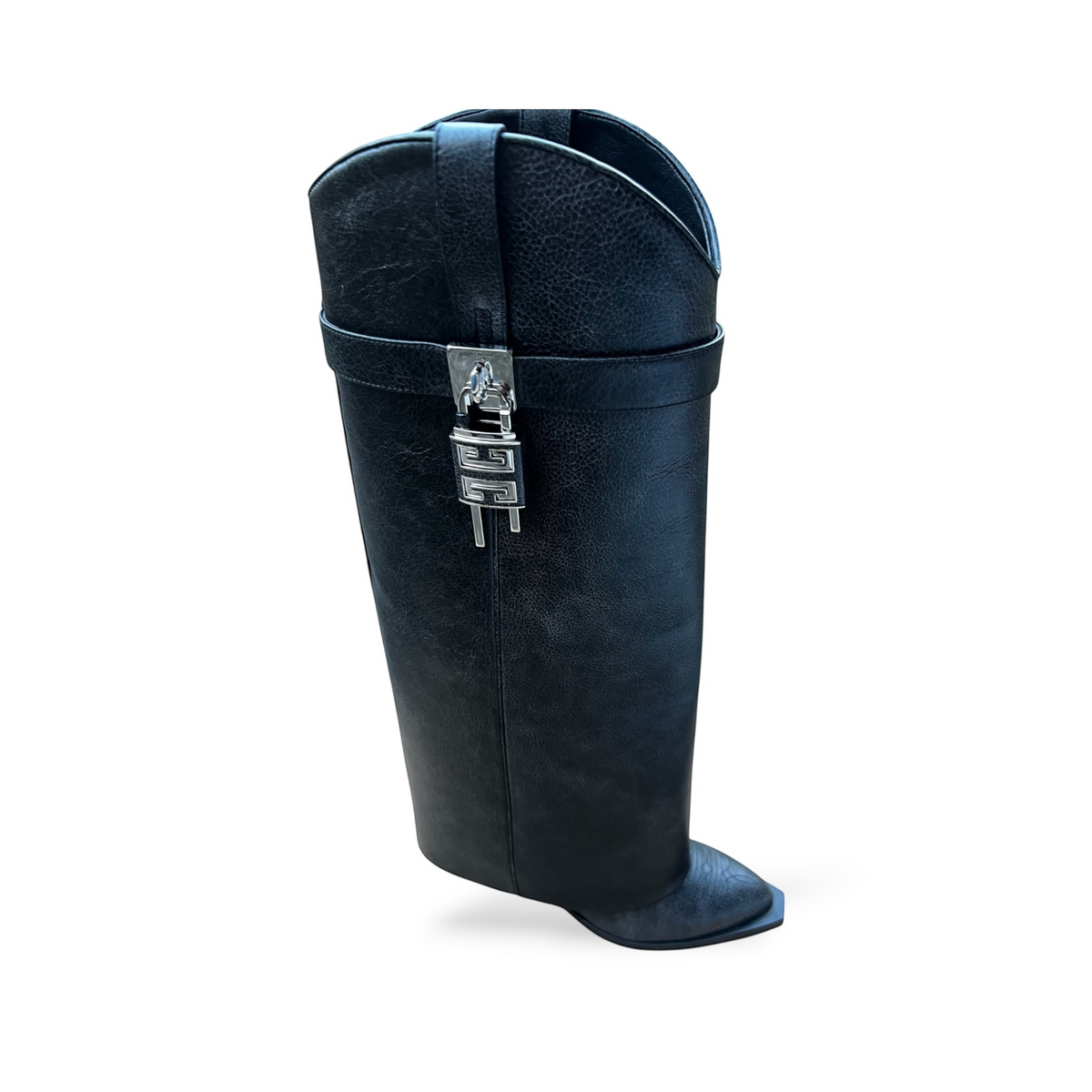 Stivali alti shapemilano Givenchy in pelle nera con lucchetto metallico logato e punta affusolata